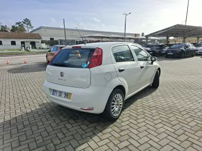 Fiat Punto 2017 - 8750 EUR, 114752 km - AUTO.MOTO.pt - 114752km - foto 6 de 26