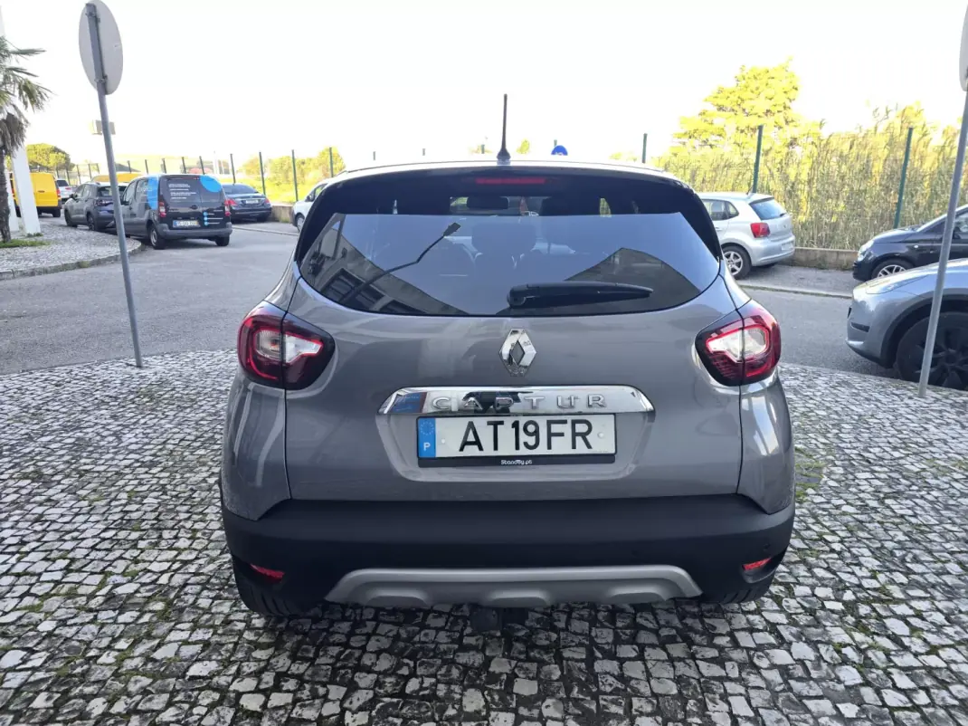 Renault Captur 2018 - 13450 EUR, 168000 km - AUTO.MOTO.pt - 168000km - foto 4 de 16
