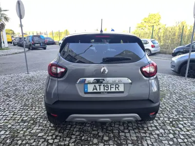 Renault Captur 2018 - 13450 EUR, 168000 km - AUTO.MOTO.pt - 168000km - foto 4 de 16