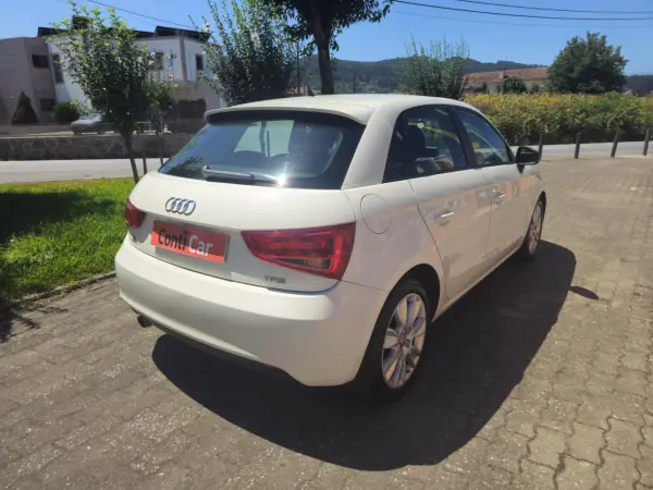 Audi A1 Sportback 2013 - 9500 EUR, 141870 km - AUTO.MOTO.pt - 141870km - foto 4 de 12