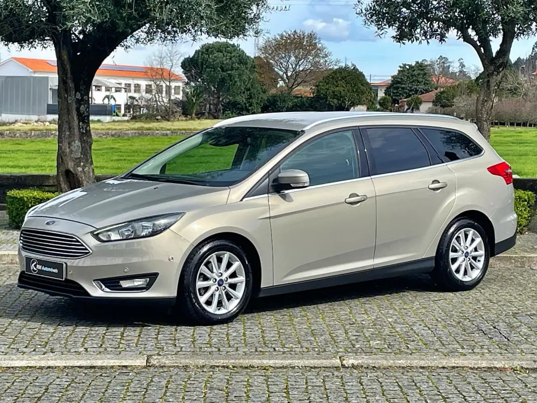 Ford Focus SW 2017 - 7750 EUR, 243000 km - AUTO.MOTO.pt - 243000km - foto 2 de 39