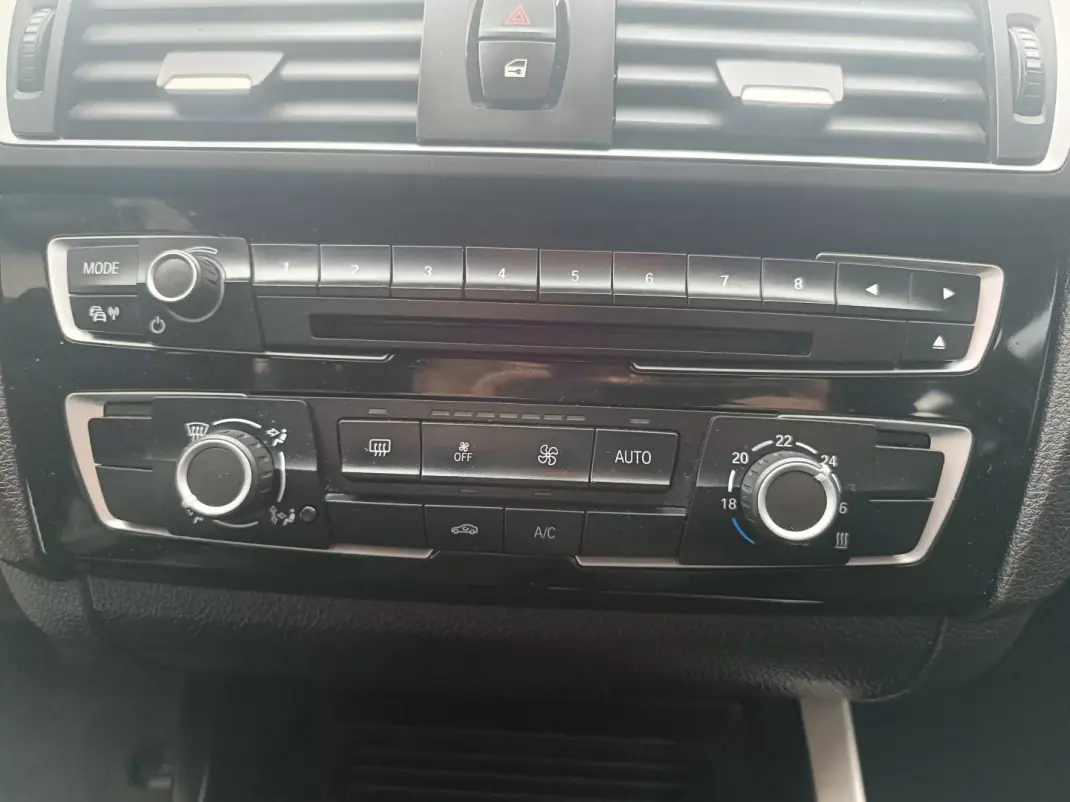 BMW 116 2015 - 12900 EUR, 156049 km - AUTO.MOTO.pt - 156049km - foto 18 de 29