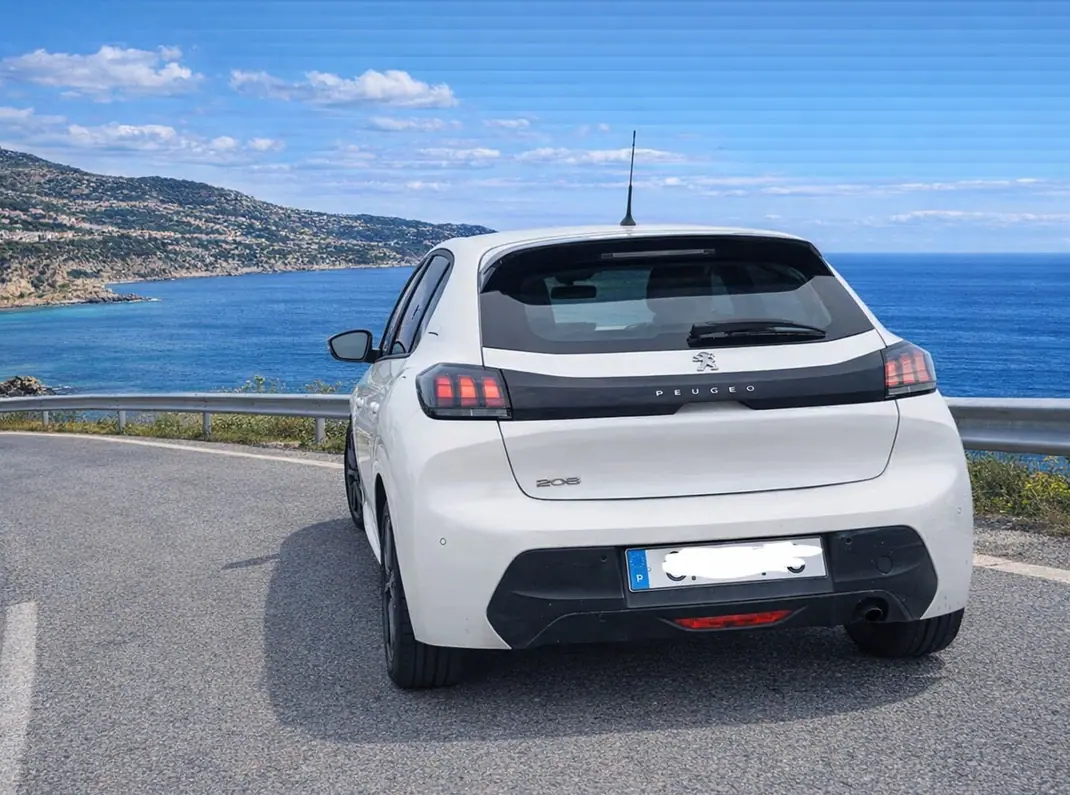 Peugeot 208 2022 - 12950 EUR, 14000 km - AUTO.MOTO.pt - 14000km - foto 4 de 9
