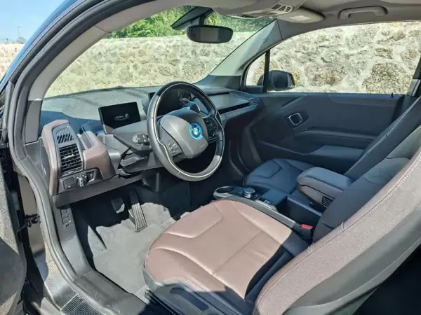 BMW i3 2019 - 24500 EUR, 75900 km - AUTO.MOTO.pt - 75900km - foto 9 de 16