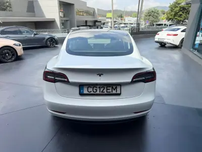 Tesla Model 3 2021 - 24900 EUR, 142000 km - AUTO.MOTO.pt - 142000km - foto 4 de 10