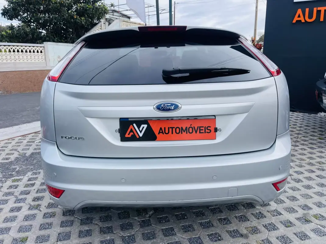 Ford Focus 2010 - 5950 EUR, 213699 km - AUTO.MOTO.pt - 213699km - foto 6 de 12