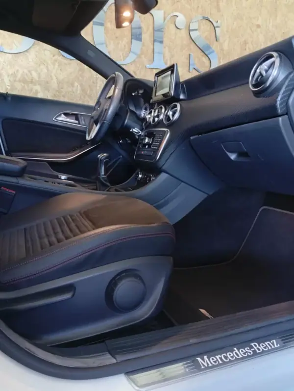 Mercedes-Benz A 180 2015 - 18900 EUR, 111400 km - AUTO.MOTO.pt - 111400km - foto 15 de 22