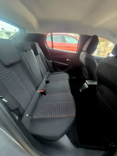 Peugeot e-208 2020 - 15750 EUR, 56000 km - AUTO.MOTO.pt - 56000km - foto 30 de 41