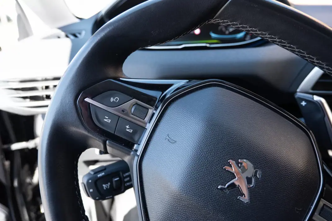 Peugeot 3008 2021 - 24500 EUR, 64845 km - AUTO.MOTO.pt - 64845km - foto 10 de 23