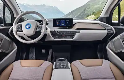 BMW i3 2015 - 16600 EUR, 89000 km - AUTO.MOTO.pt - 89000km - foto 3 de 3