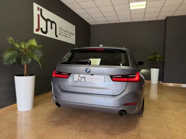 BMW 320 2023 - 29990 EUR, 129879 km - AUTO.MOTO.pt - 129879km - foto 5 de 19