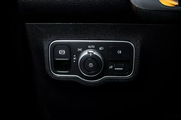 Mercedes-Benz GLB 180 2021 - 32790 EUR, 161385 km - AUTO.MOTO.pt - 161385km - foto 20 de 45