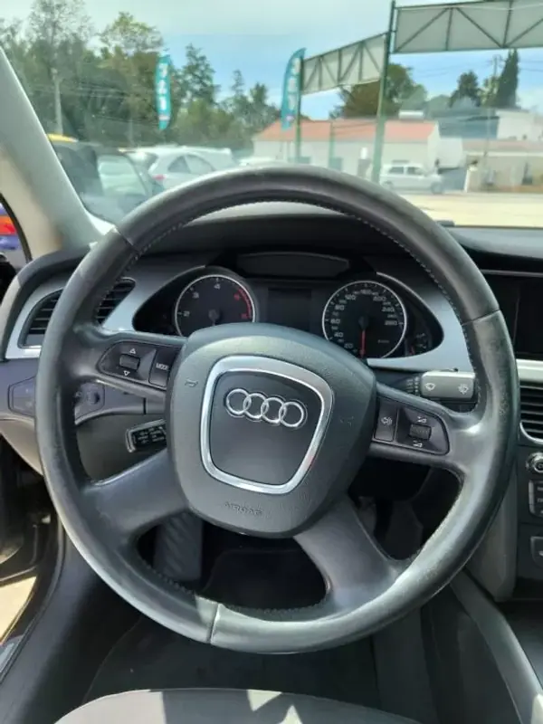 Audi A4 2008 - 8950 EUR, 347650 km - AUTO.MOTO.pt - 347650km - foto 7 de 15