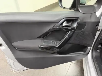 Peugeot 208 2015 - 8500 EUR, 152000 km - 152000km - foto 20 de 26