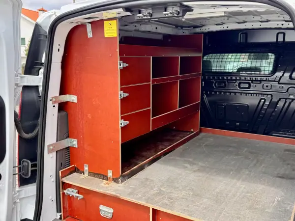 Ford Transit Connect 2019 - 12500 EUR, 110000 km - AUTO.MOTO.pt - 110000km - foto 22 de 24