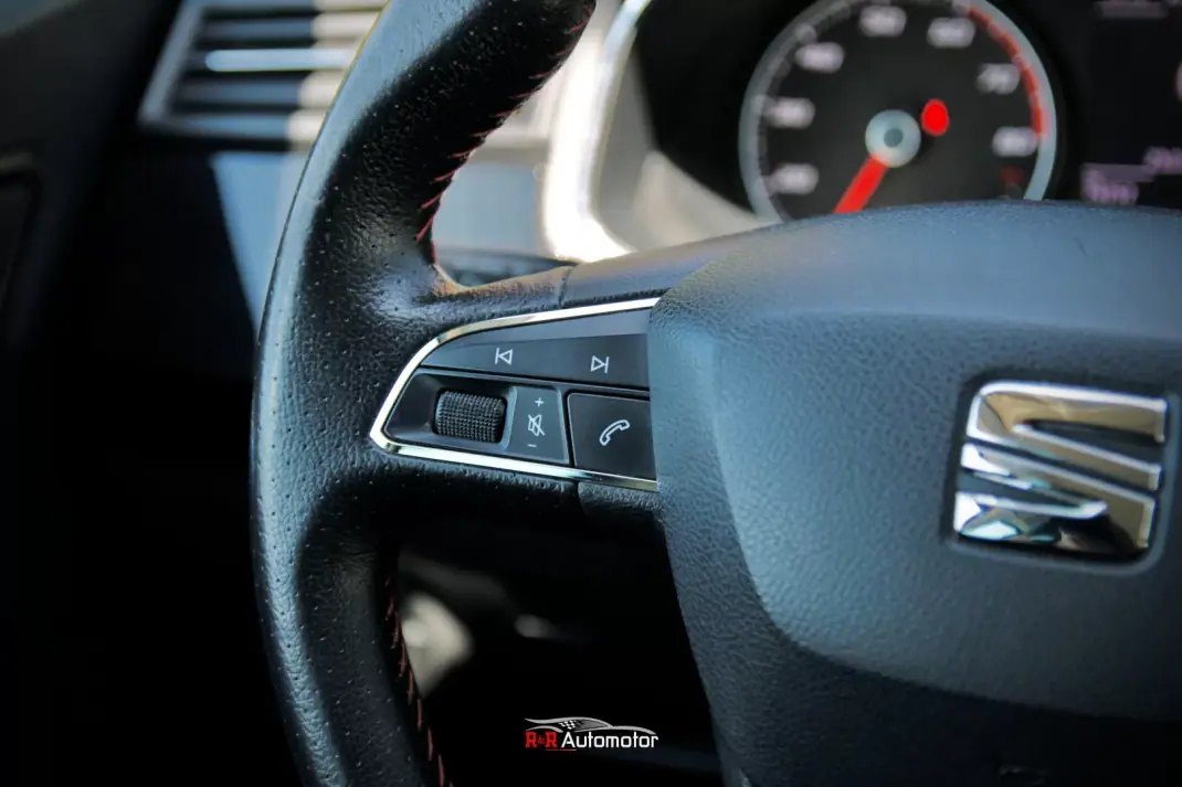 SEAT Ibiza 2017 - 13900 EUR, 74000 km - AUTO.MOTO.pt - 74000km - foto 27 de 37