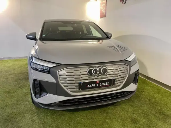 Audi Q4 e-tron 2023 - 29500 EUR, 69000 km - AUTO.MOTO.pt - 69000km - foto 4 de 35