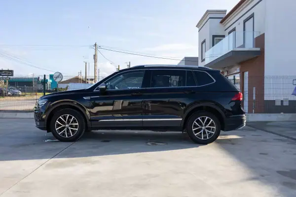 Volkswagen Tiguan Allspace 2018 - 29890 EUR, 105000 km - AUTO.MOTO.pt - 105000km - foto 37 de 41