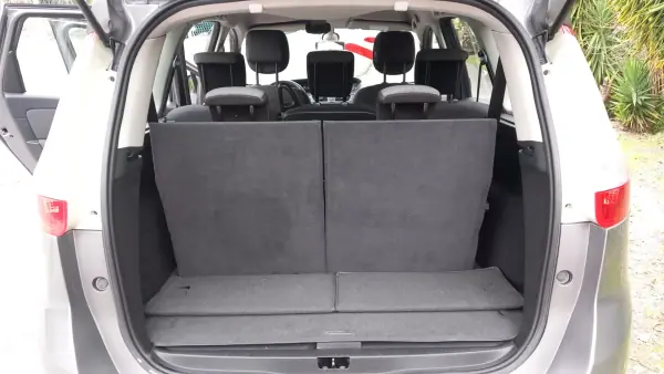 Renault Grand Scénic 2016 - 9800 EUR, 192830 km - AUTO.MOTO.pt - 192830km - foto 8 de 14