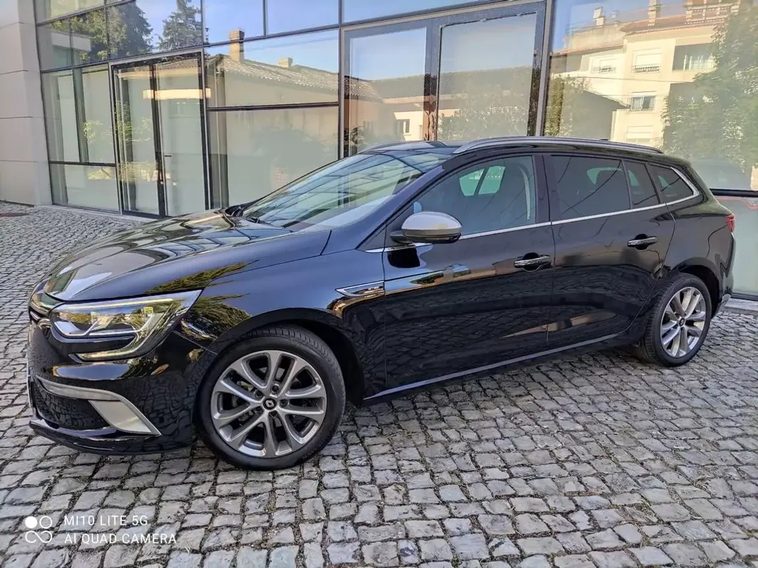 Renault Mégane Sport Tourer 2018 - 14900 EUR, 112000 km - AUTO.MOTO.pt - 112000km - foto 8 de 28