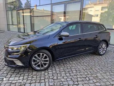 Renault Mégane Sport Tourer 2018 - 14900 EUR, 112000 km - AUTO.MOTO.pt - 112000km - foto 8 de 28