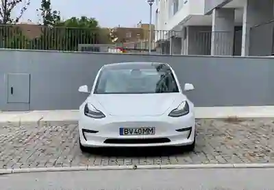 Tesla Model 3 2019 - 20000 EUR, 72000 km - AUTO.MOTO.pt - 72000km - foto 9 de 10