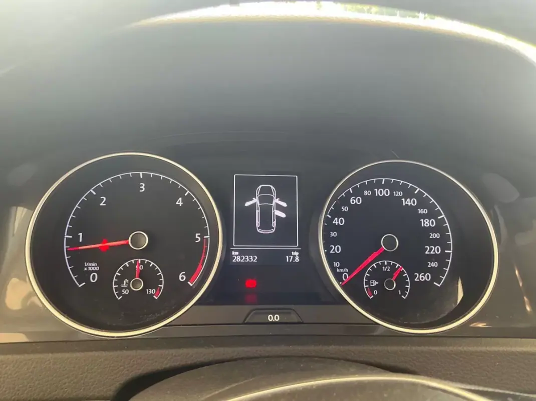 Volkswagen Golf Variant 2018 - 10490 EUR, 282332 km - 282332km - foto 5 de 11