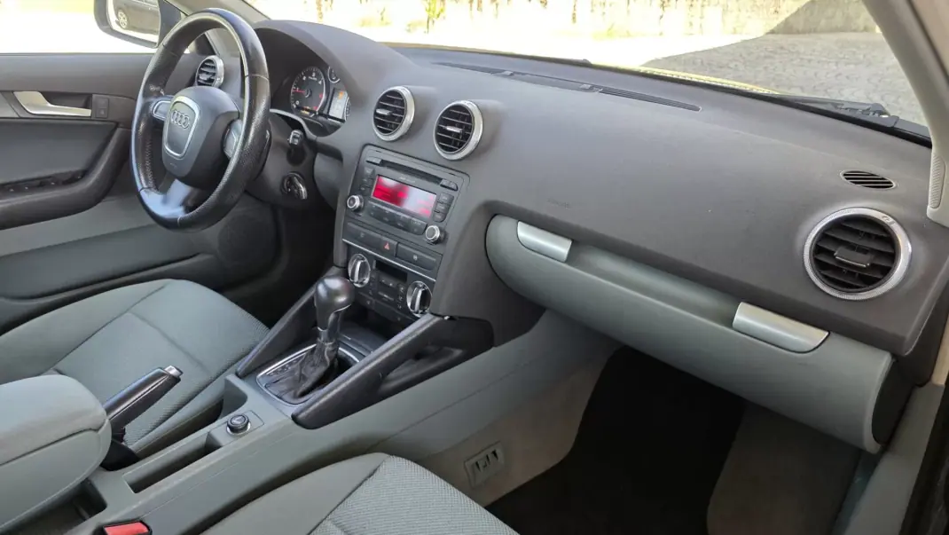 Audi A3 Sportback 2009 - 12990 EUR, 176000 km - AUTO.MOTO.pt - 176000km - foto 20 de 25