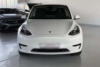 Tesla Model Y 2023 — foto 2 de 10