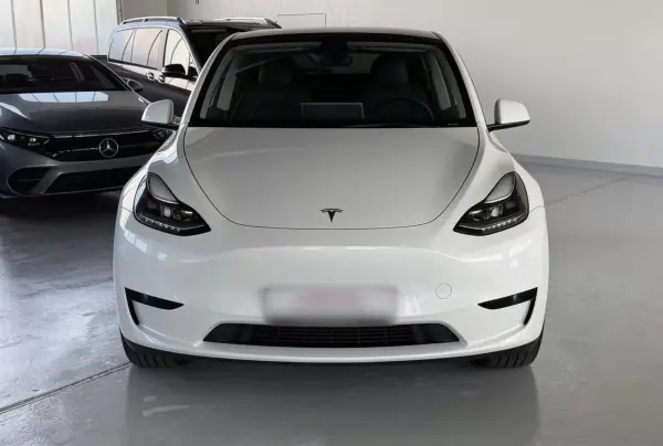 Tesla Model Y 2023 — foto 2 de 10