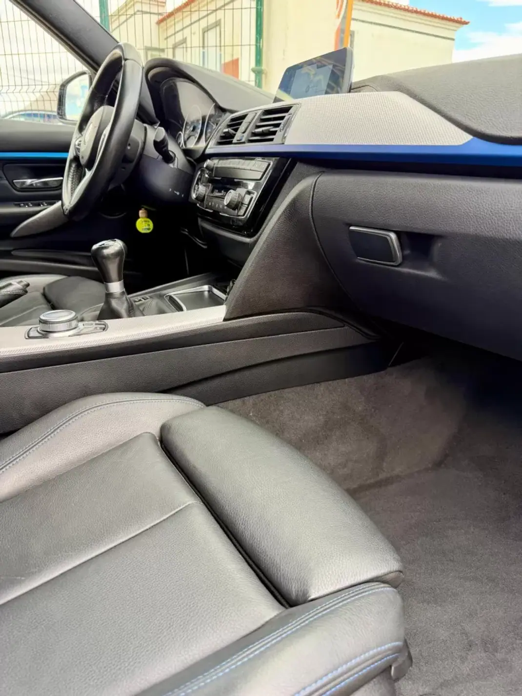 BMW 320 2019 - 23950 EUR, 152000 km - AUTO.MOTO.pt - 152000km - foto 33 de 34
