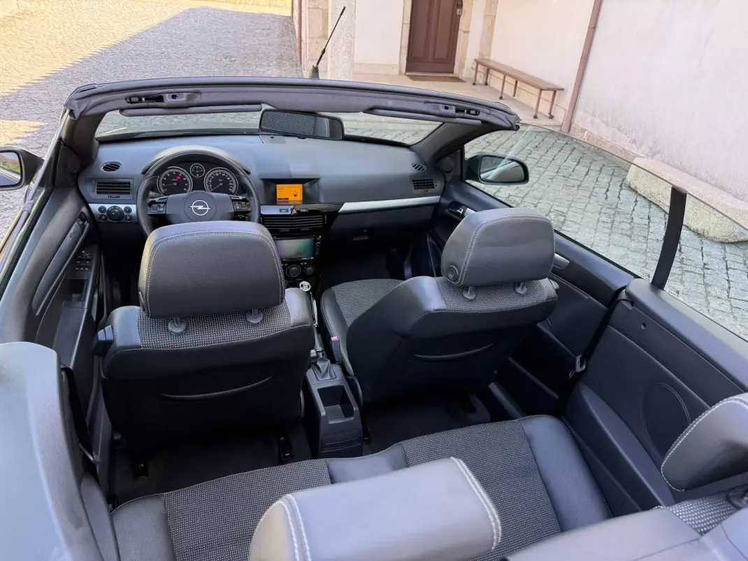 Opel Astra Cabrio 2006 - 7499 EUR, 97000 km - 97000km - foto 13 de 25
