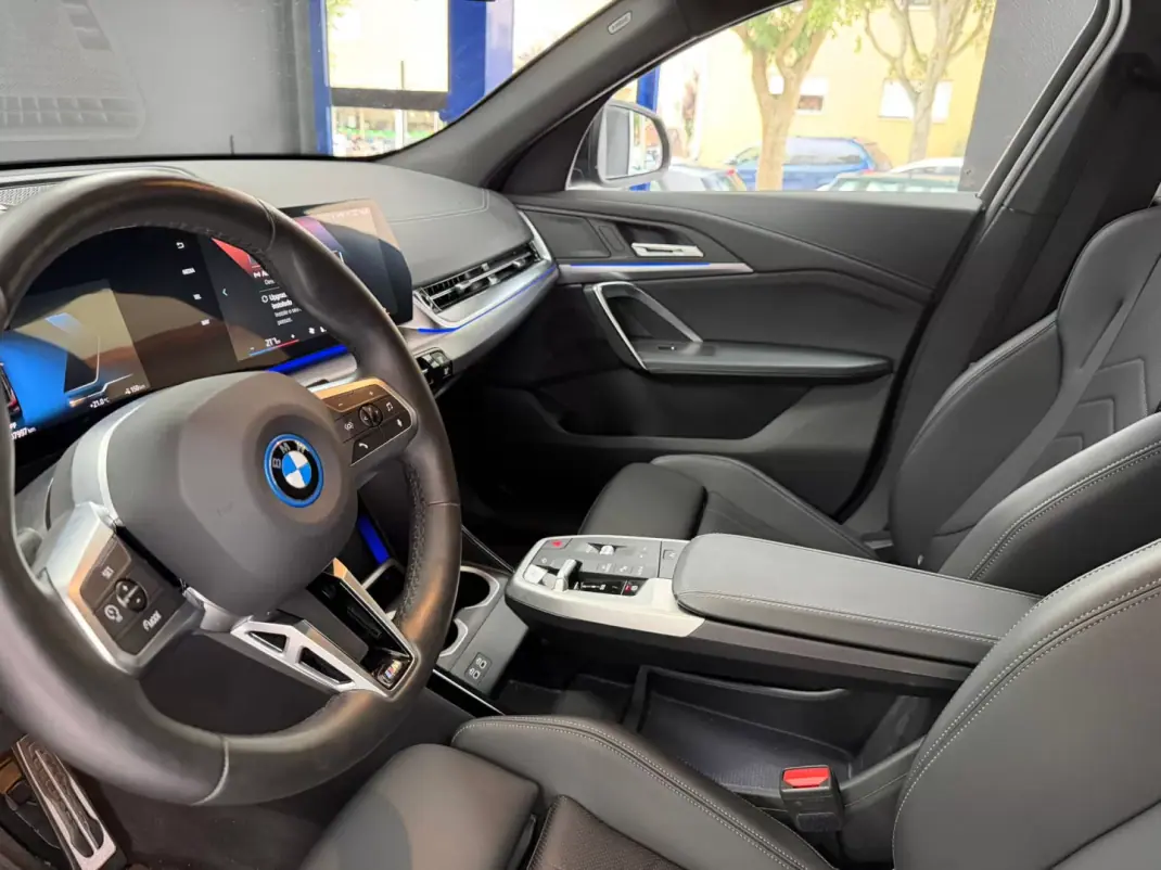 BMW iX2 2025 - 46500 EUR, 7997 km - AUTO.MOTO.pt - 7997km - foto 33 de 42