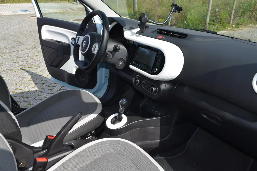 Renault Twingo 2024 - 13000 EUR, 28000 km - AUTO.MOTO.pt - 28000km - foto 8 de 12