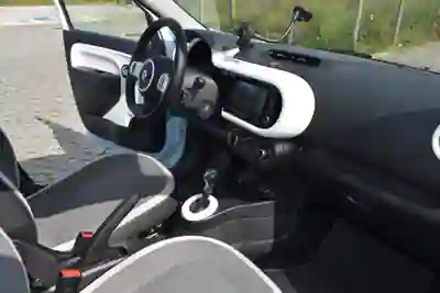 Renault Twingo 2024 - 13000 EUR, 28000 km - AUTO.MOTO.pt - 28000km - foto 8 de 12