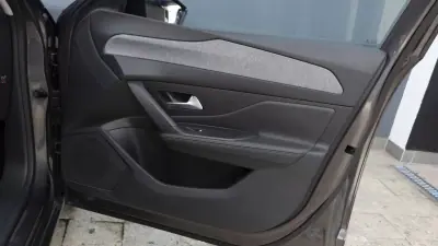 Peugeot 308 SW 2022 - 16900 EUR, 134000 km - AUTO.MOTO.pt - 134000km - foto 12 de 33
