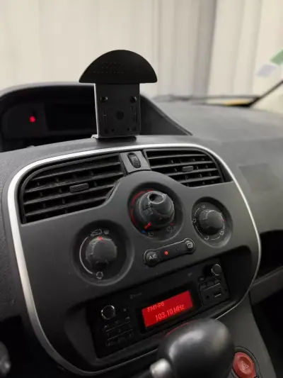 Renault Kangoo 2018 - 9500 EUR, 52400 km - AUTO.MOTO.pt - 52400km - foto 15 de 18