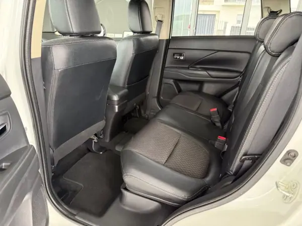 Mitsubishi Outlander 2015 - 15990 EUR, 157367 km - AUTO.MOTO.pt - 157367km - foto 19 de 28
