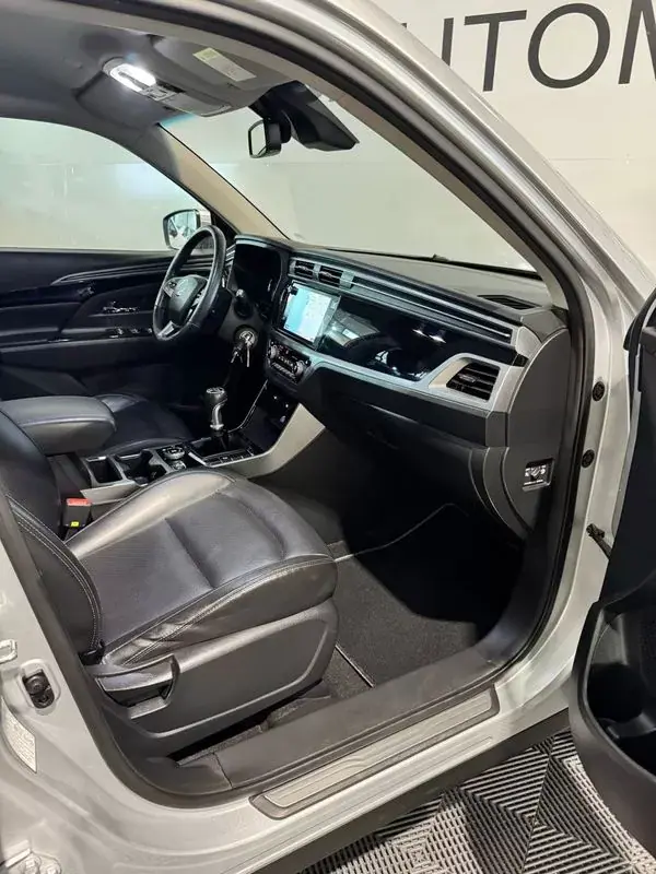 KGM Korando 2020 - 17900 EUR, 74729 km - AUTO.MOTO.pt - 74729km - foto 19 de 49