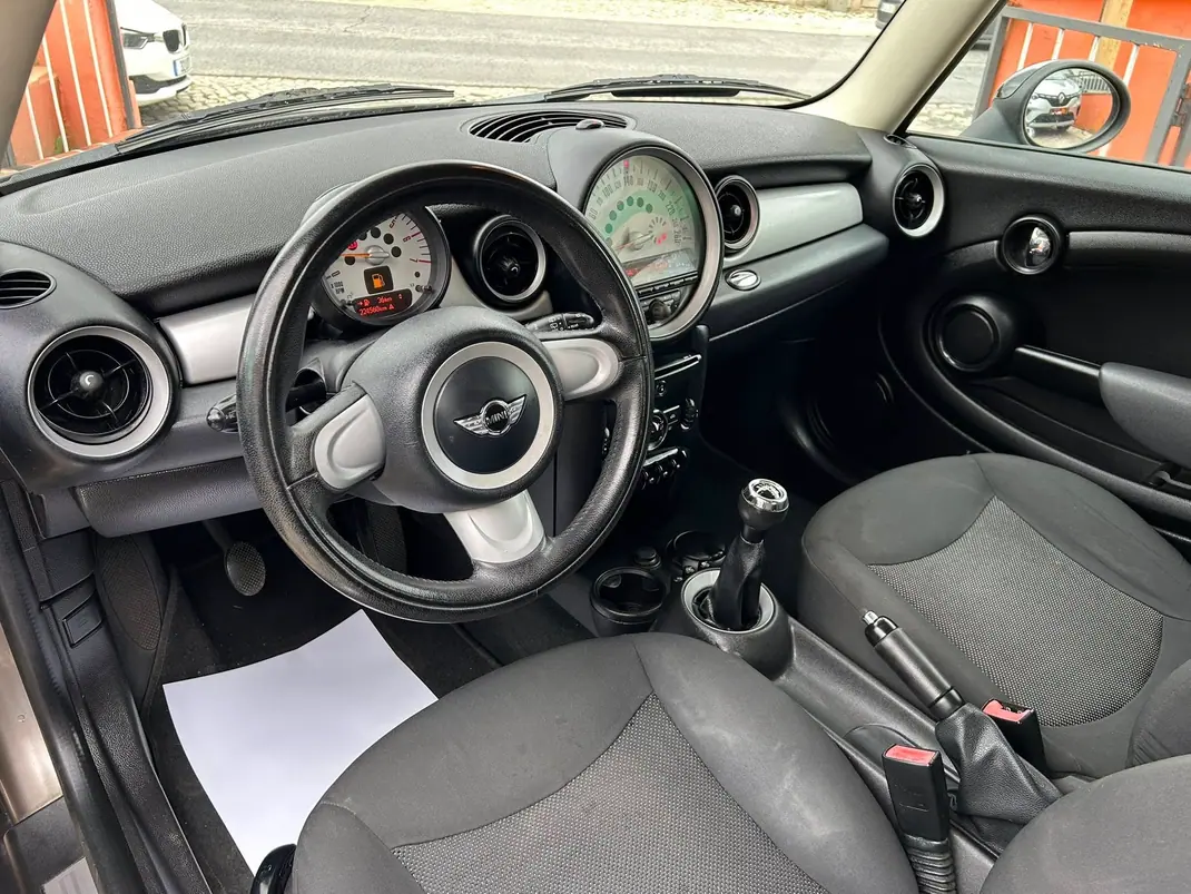 MINI One 2011 - 8700 EUR, 220000 km - AUTO.MOTO.pt - 220000km - foto 22 de 31