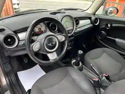 MINI One 2011 - 8700 EUR, 220000 km - AUTO.MOTO.pt - 220000km - foto 22 de 31