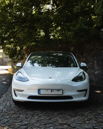 Tesla Model 3 2021 - 31999 EUR, 127000 km - AUTO.MOTO.pt - 127000km - foto 8 de 14