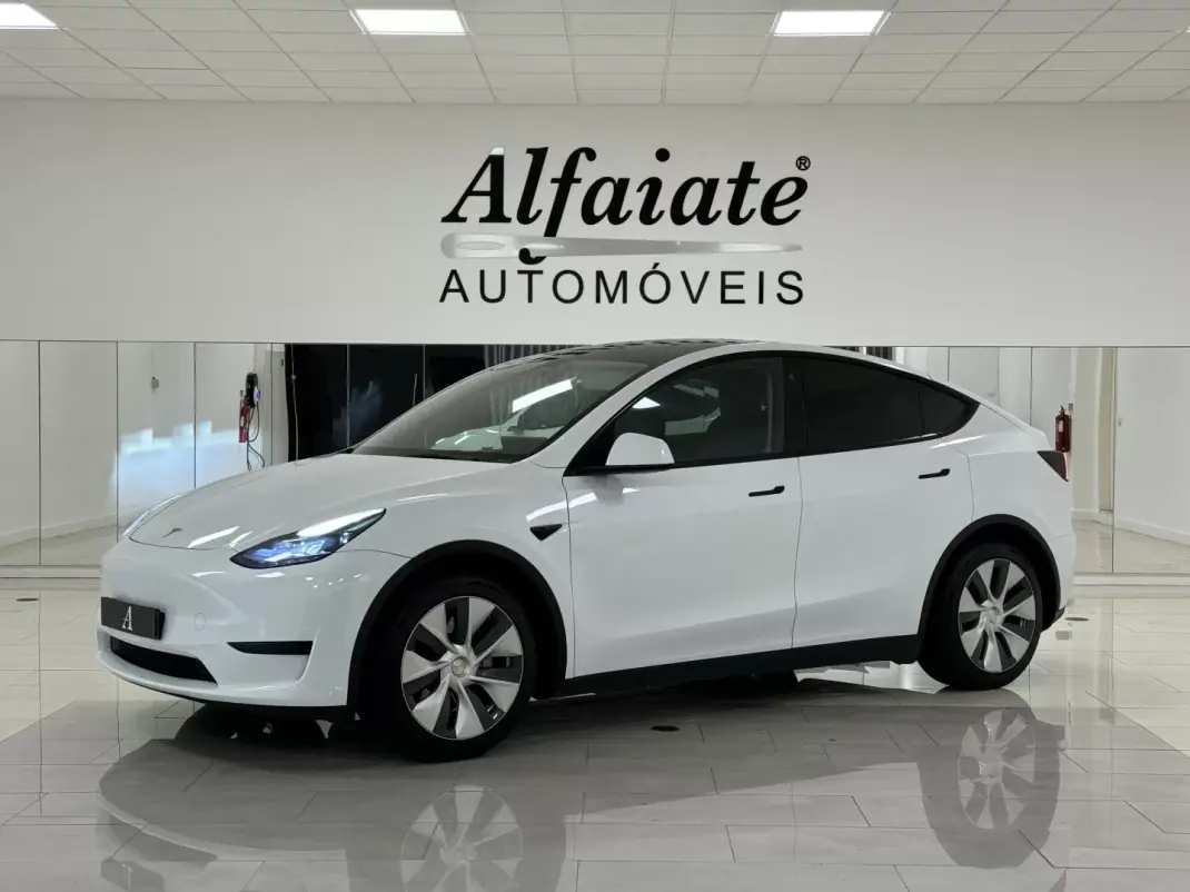 Tesla Model Y 2022 - 34890 EUR, 49800 km - AUTO.MOTO.pt - 49800km - foto 1 de 32