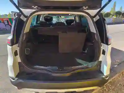 Renault Espace 2016 - 16450 EUR, 171955 km - AUTO.MOTO.pt - 171955km - foto 22 de 31