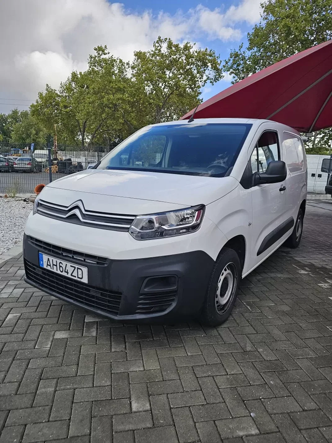 Citroën BERLINGO 1.5 BlueHDi 100 S&S Club M 2021 - 15300 EUR, 100480 km - AUTO.MOTO.pt - 100480km - foto 1 de 14