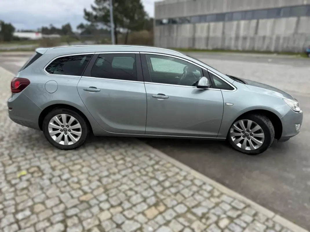 Opel Astra Sports Tourer 2011 - 7490 EUR, 175851 km - AUTO.MOTO.pt - 175851km - foto 2 de 21