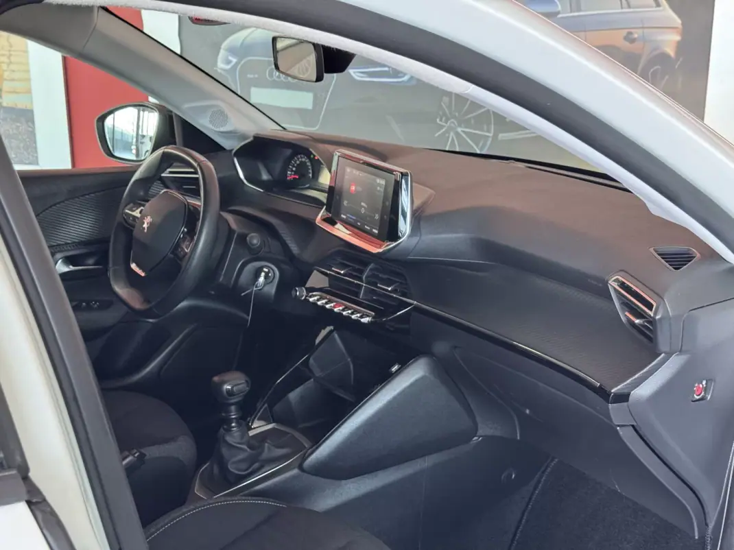 Peugeot 208 2023 - 17990 EUR, 55626 km - AUTO.MOTO.pt - 55626km - foto 15 de 21