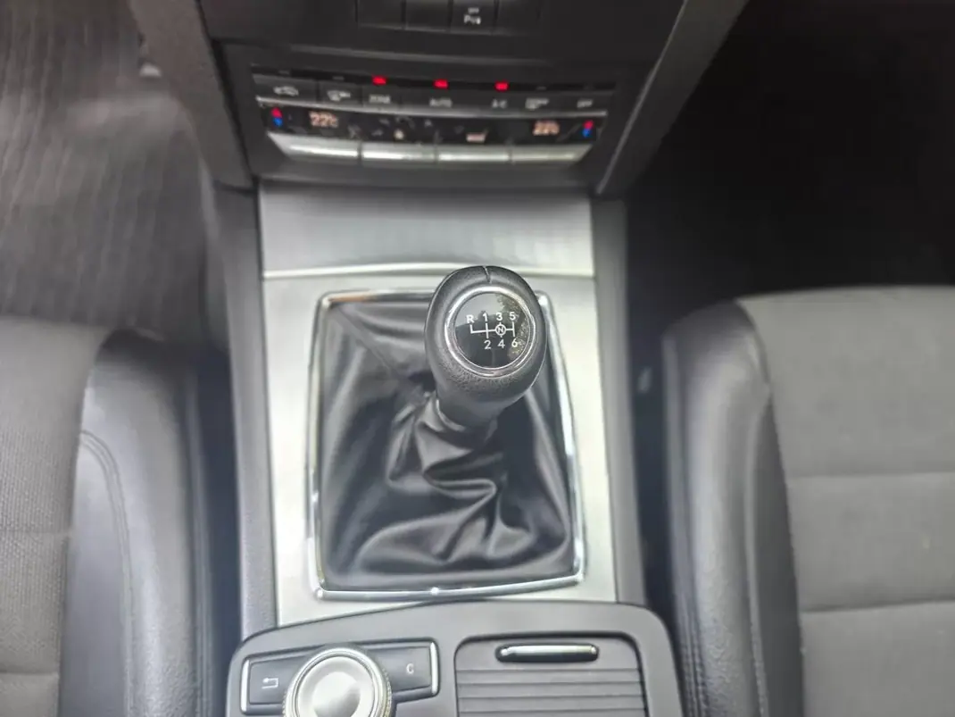 Mercedes-Benz E 220 2010 - 15499 EUR, 202000 km - 202000km - foto 34 de 35