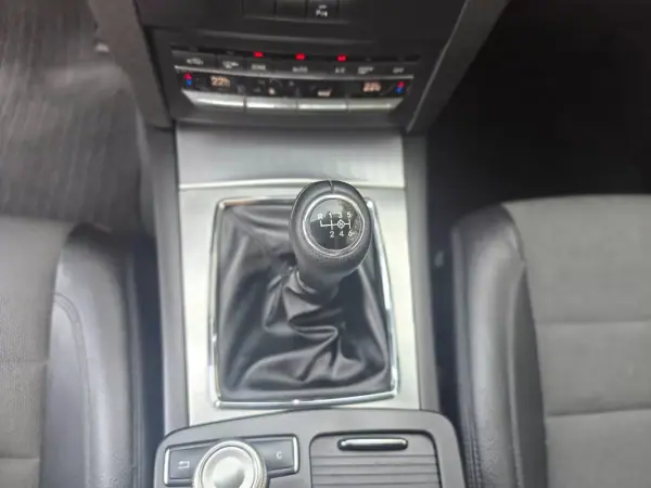 Mercedes-Benz E 220 2010 - 15499 EUR, 202000 km - AUTO.MOTO.pt - 202000km - foto 34 de 35