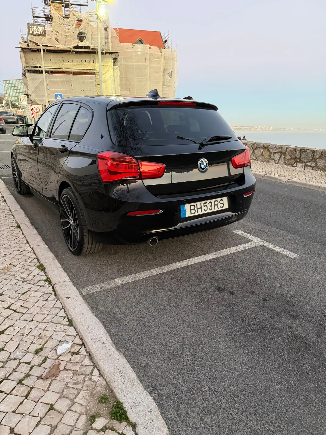BMW 116 2018 - 16000 EUR, 130000 km - 130000km - foto 3 de 5